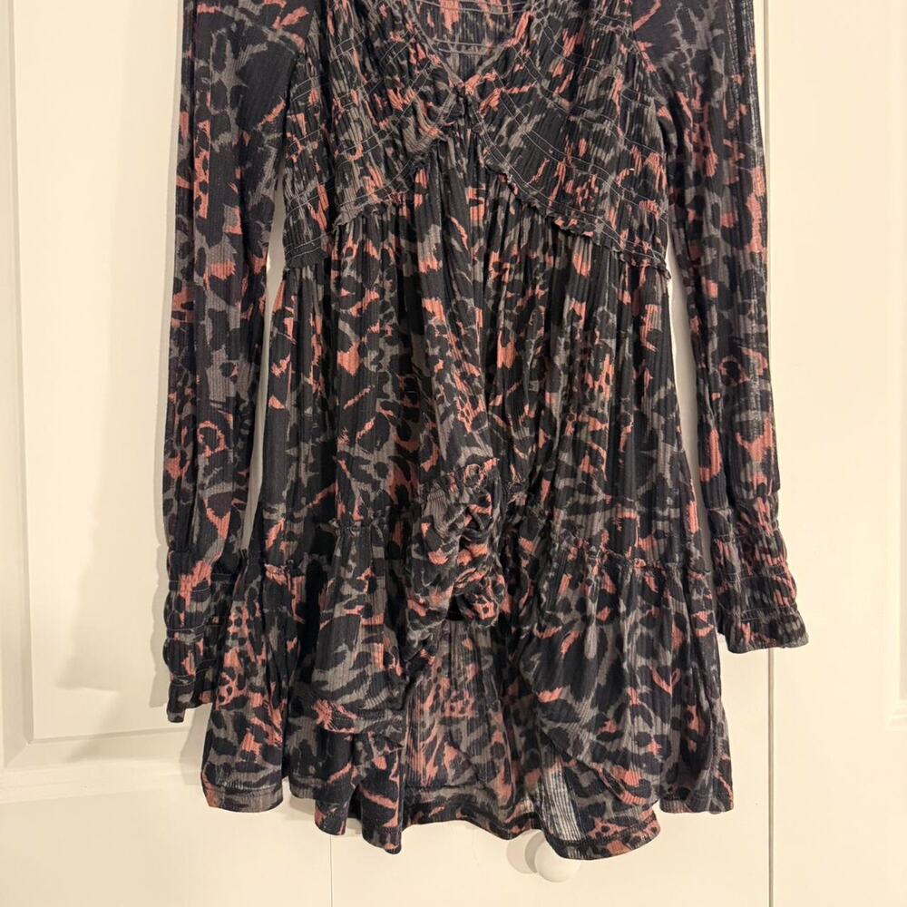 Free People black & pink leopard print blouse with long sleeves - Picture 6 of 6